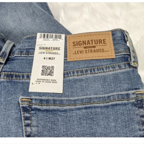 NWT Women's Levi Strauss Denim Capris - Picture 4 of 6